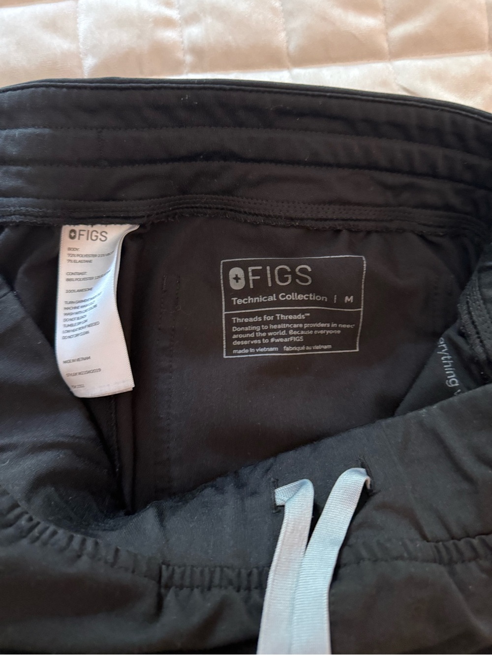 Figs Women’s Medium Black Scrub set - Picture 8 of 8